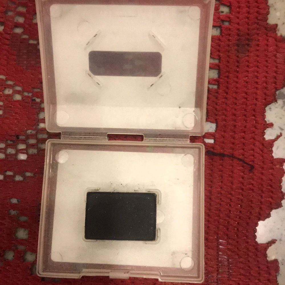Eye shadow - Picture 2 of 2
